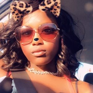 Meet your Posher, Gloriana